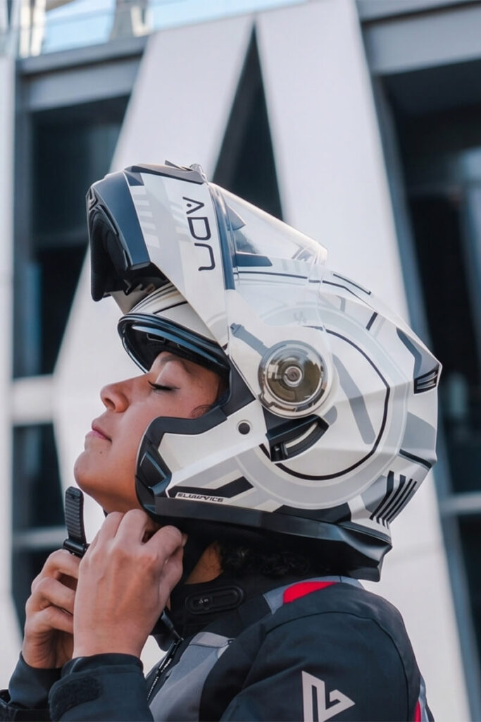 casco modular de moto